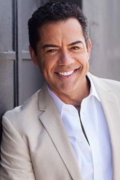 Carlos Gómez interpreta Carlos Sanchez