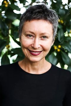 Tracy Mann interpreta Lena