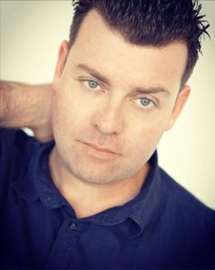 Grant Carter interpreta Guy on Date (uncredited)