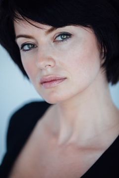 Natasha Romanova interpreta Russian Elena