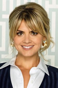 Eliza Coupe interpreta Sheila