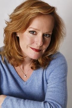 Mary Beth McDonough interpreta Director