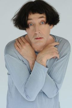 Emo Philips interpreta Salvador Dali