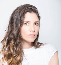 Roni Hadar interpreta Sara