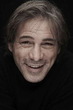 Stéphane Ferrara interpreta Leo Rovelli