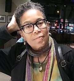 Shari L. Carpenter interpreta Savannah's Assistant