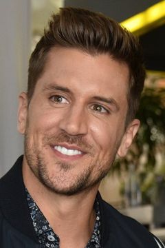 Jordan Rodgers interpreta NFL Player / Green Bay Packer