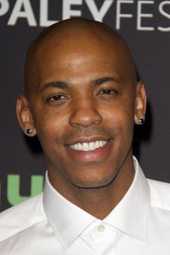 Mehcad Brooks interpreta Jalen Shaw