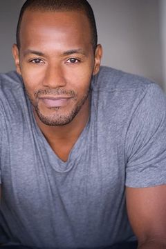 McKinley Freeman interpreta Mitch