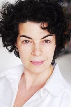 Tina Sportolaro interpreta TWA Clerk