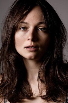Lilli Stein interpreta Agent Lowe