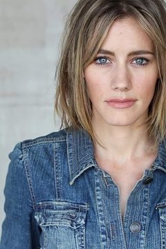 Jolene Kay interpreta Enterprise Crew Member (uncredited)