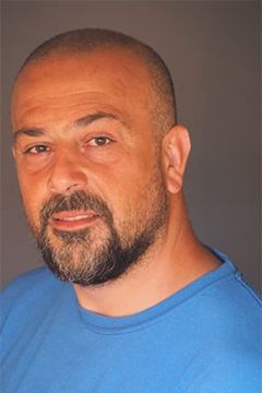 Serdar Kalsin interpreta Bearded Russian