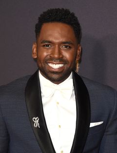 Justin Sylvester interpreta Justin Sylvester