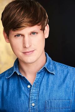 Jake McLean interpreta Troupe