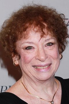 Marcia Jean Kurtz interpreta Carol Roberts