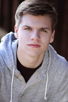 Daniel Salyers interpreta Patterson's Son
