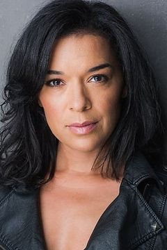 Diahnna Nicole Baxter interpreta Barb
