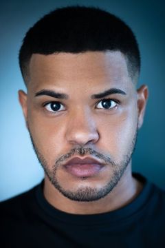 Jonathan Mercedes interpreta NY Cop