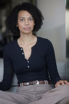 Marie-France Alvarez interpreta Mademoiselle Dubois