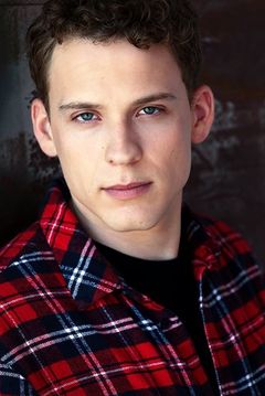 Tyler Perez interpreta Jake