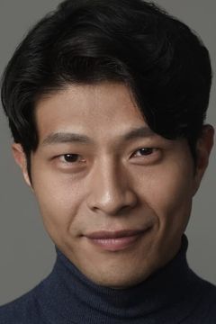 Kim Yong-seok interpreta Han Won-sang
