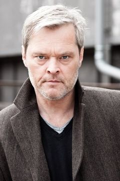 Axel Buchholz interpreta Volmer Institute Staff