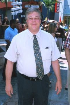 Keith Scott interpreta Bullwinkle / Narrator / Cartoon Boris / Cartoon Leader (voice)