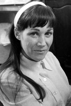 Verna Bloom interpreta Emmy