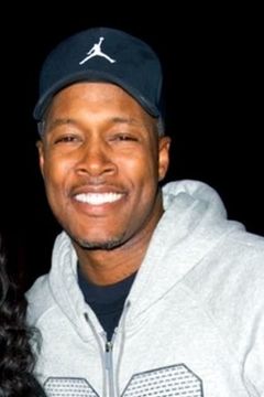 Flex Alexander interpreta Sarge