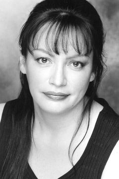 Pamela Matthews interpreta Interviewee