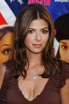 Alexandra Adi interpreta Young Liz