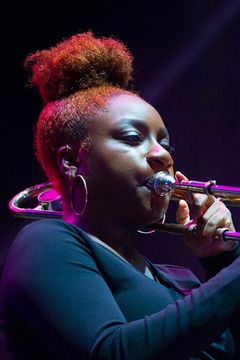 Richie Seivwright interpreta Trombone (Brass Band)