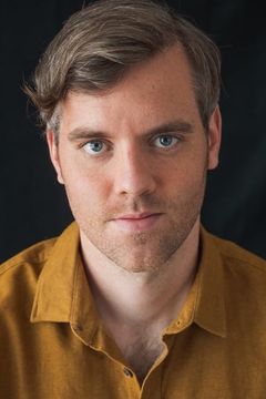 Alex Martel interpreta Policeman #2