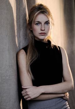 Ella-Maria Gollmer interpreta Jenny