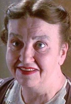 Mary MacLeod interpreta Mrs. Armstrong