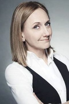 Claudia Penoni interpreta Comandante/Professoressa Stirling