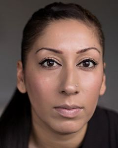 Sofia Abbasi interpreta 1980's Local Resident