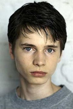 Nils Dommning interpreta Young Trevor
