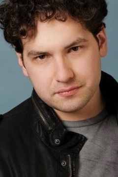 Timothy Reifsnyder interpreta Harry Doolin