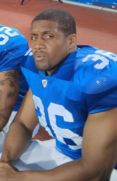 Atif Lanier interpreta U.S. National Team (uncredited)