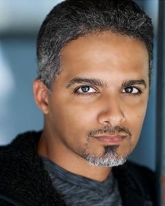 Joe Herrera interpreta Detective Emilio Sanchez