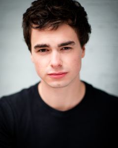 Blake Davis interpreta Richie