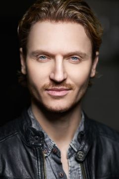 Chad Rook interpreta Boyle