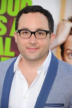 P. J. Byrne interpreta Harold Levanthal