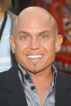Martin Klebba interpreta Fight Announcer