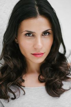 Sarah Armanious interpreta Sara's Friend