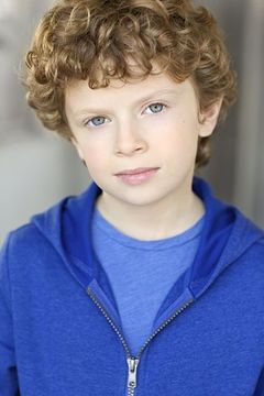Logan Smith interpreta Boy (uncredited)