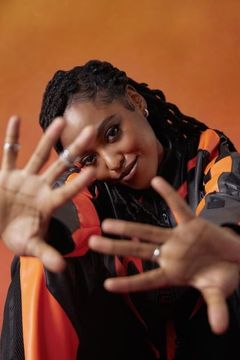Arsema Thomas interpreta Young Agatha Danbury