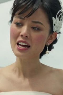 Sui Fong Ivy Tsui interpreta Bride